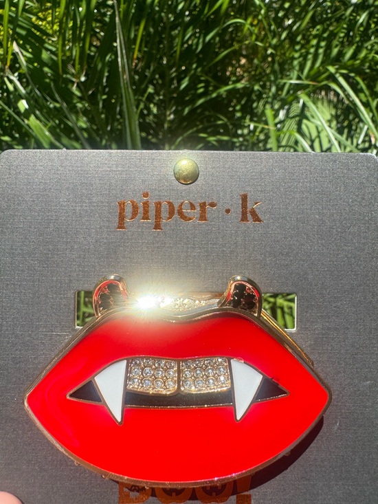 Piper K Accessories - Piper K Red Vampire Lips Hair Claw Clip Rhinestone Goth Halloween Novelty